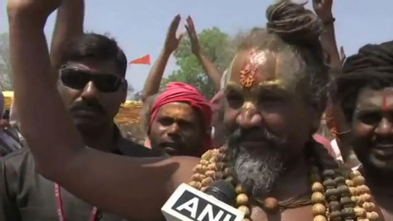 রাম মন্দির নাহি, তো মোদী নাহি! হঠযোগে বসলেন কম্পিউটার বাবা রাম মন্দির নাহি, তো মোদী নাহি! হঠযোগে বসলেন কম্পিউটার বাবা