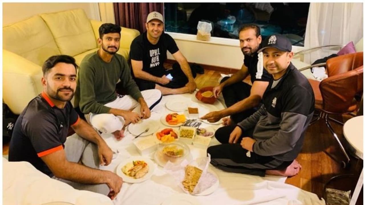 ഐപിഎല്ലിനിടെ നോമ്പുതുറ; ആരാധകര് നെഞ്ചോട് ചേര്ത്ത് ഒരു ചിത്രം ഐപിഎല്ലിനിടെ നോമ്പുതുറ; ആരാധകര് നെഞ്ചോട് ചേര്ത്ത് ഒരു ചിത്രം