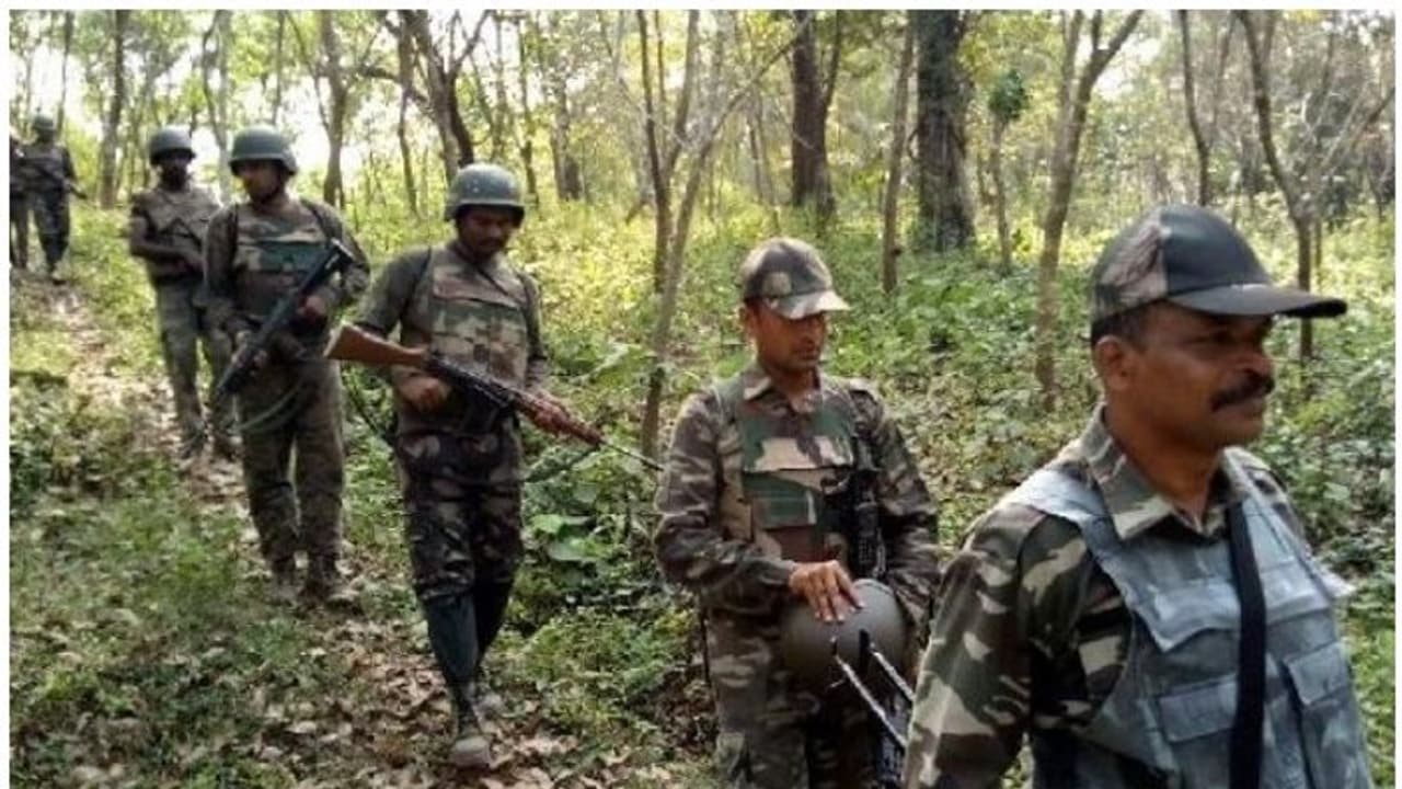 జమ్మూ కశ్మీర్ లో ఎన్ కౌంటర్... ఇద్దరు ఉగ్రవాదులు హతం జమ్మూ కశ్మీర్ లో ఎన్ కౌంటర్... ఇద్దరు ఉగ్రవాదులు హతం