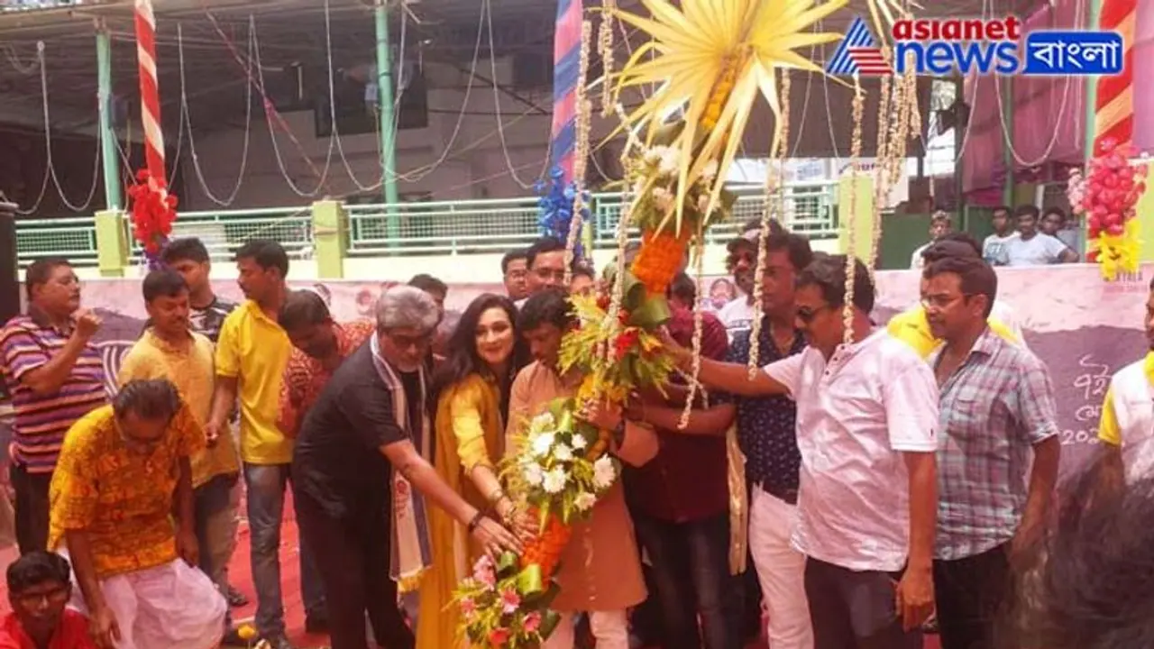 নাকতলা উদয়ন সংঘের খুঁটিপুজো, জোর কদমে চলছে প্রতীমা গড়ার কাজ নাকতলা উদয়ন সংঘের খুঁটিপুজো, জোর কদমে চলছে প্রতীমা গড়ার কাজ