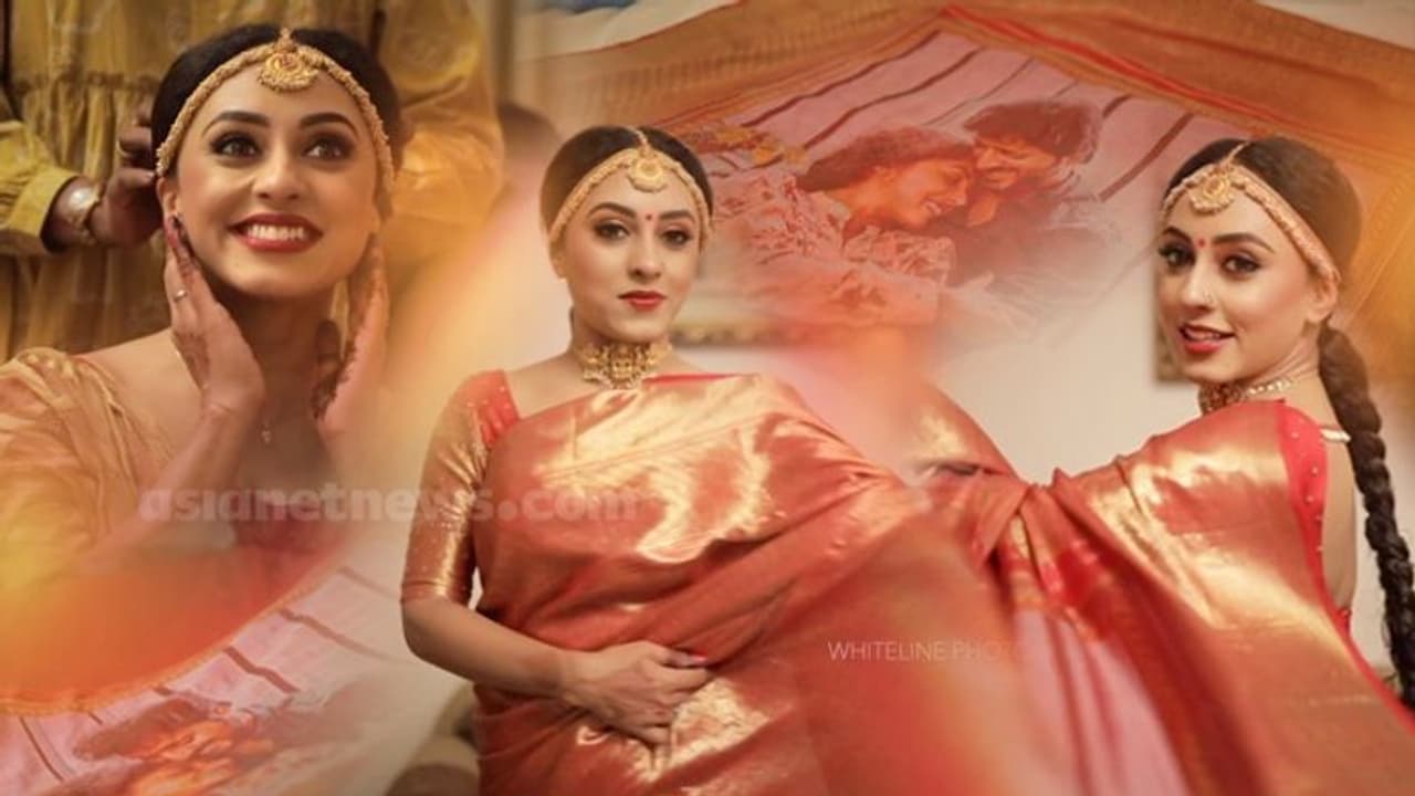 "ആദ്യം കണ്ടപ്പോള് കരഞ്ഞുപോയി"; വിവാഹ സാരിയില് ഒളിപ്പിച്ച സര്പ്രൈസിനെ കുറിച്ച് പേളി പറയുന്നു "ആദ്യം കണ്ടപ്പോള് കരഞ്ഞുപോയി"; വിവാഹ സാരിയില് ഒളിപ്പിച്ച സര്പ്രൈസിനെ കുറിച്ച് പേളി പറയുന്നു