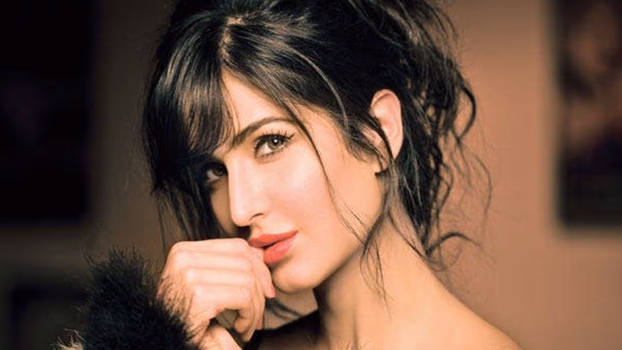 Fan proposes to Katrina Kaif on Twitter, actress's response is winning the internet Fan proposes to Katrina Kaif on Twitter, actress's response is winning the internet