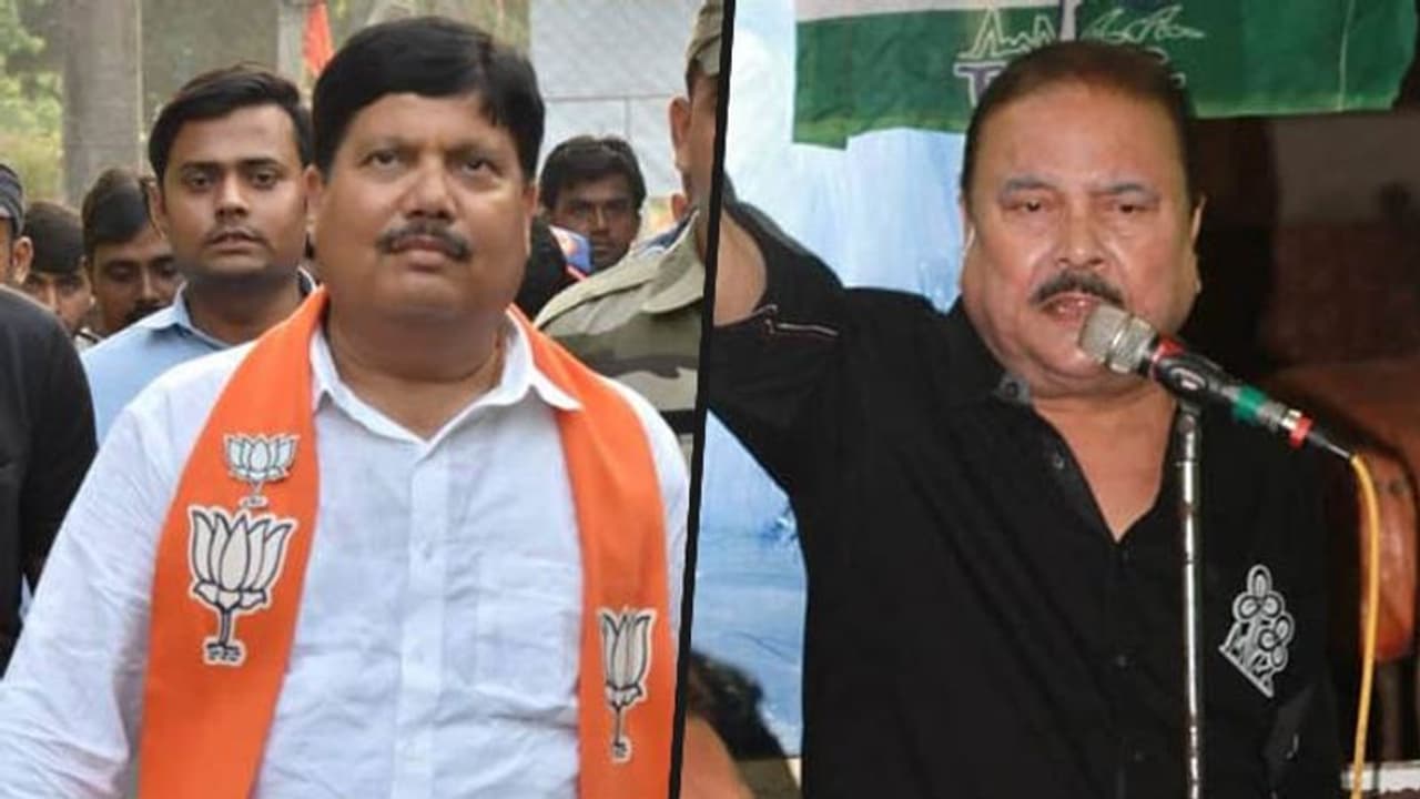 মদন মিত্রর গাড়ি লক্ষ্য করে বোমা, অল্পের জন্যে প্রাণে বাঁচলেন মদন মিত্রর গাড়ি লক্ষ্য করে বোমা, অল্পের জন্যে প্রাণে বাঁচলেন