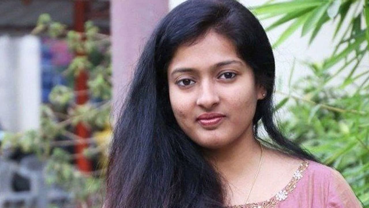 முருகன் தமிழ்கடவுள், விநாயகர் இந்தி கடவுள்? ஒரே குடும்பத்தில் எப்படி வெவ்வேறு கடவுள்? காயத்திரி ரகுராம் கேள்வி