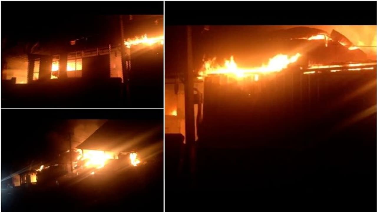 പൂനെയിൽ വസ്ത്ര വ്യാപാരശാലയിൽ തീപിടുത്തം: അഞ്ച് തൊഴിലാളികൾ മരിച്ചു പൂനെയിൽ വസ്ത്ര വ്യാപാരശാലയിൽ തീപിടുത്തം: അഞ്ച് തൊഴിലാളികൾ മരിച്ചു