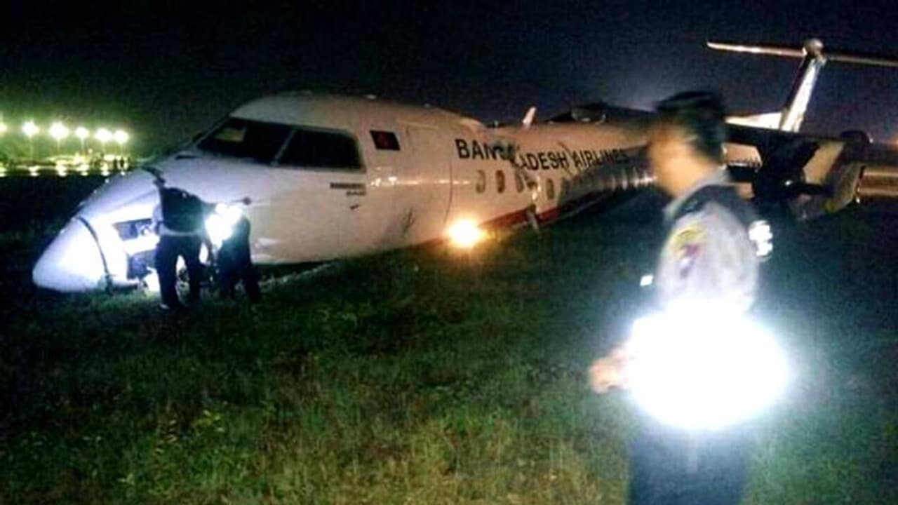 রানওয়ে থেকে ছিটকে গেল বাংলাদেশী বিমান, হাসপাতালে ১৮