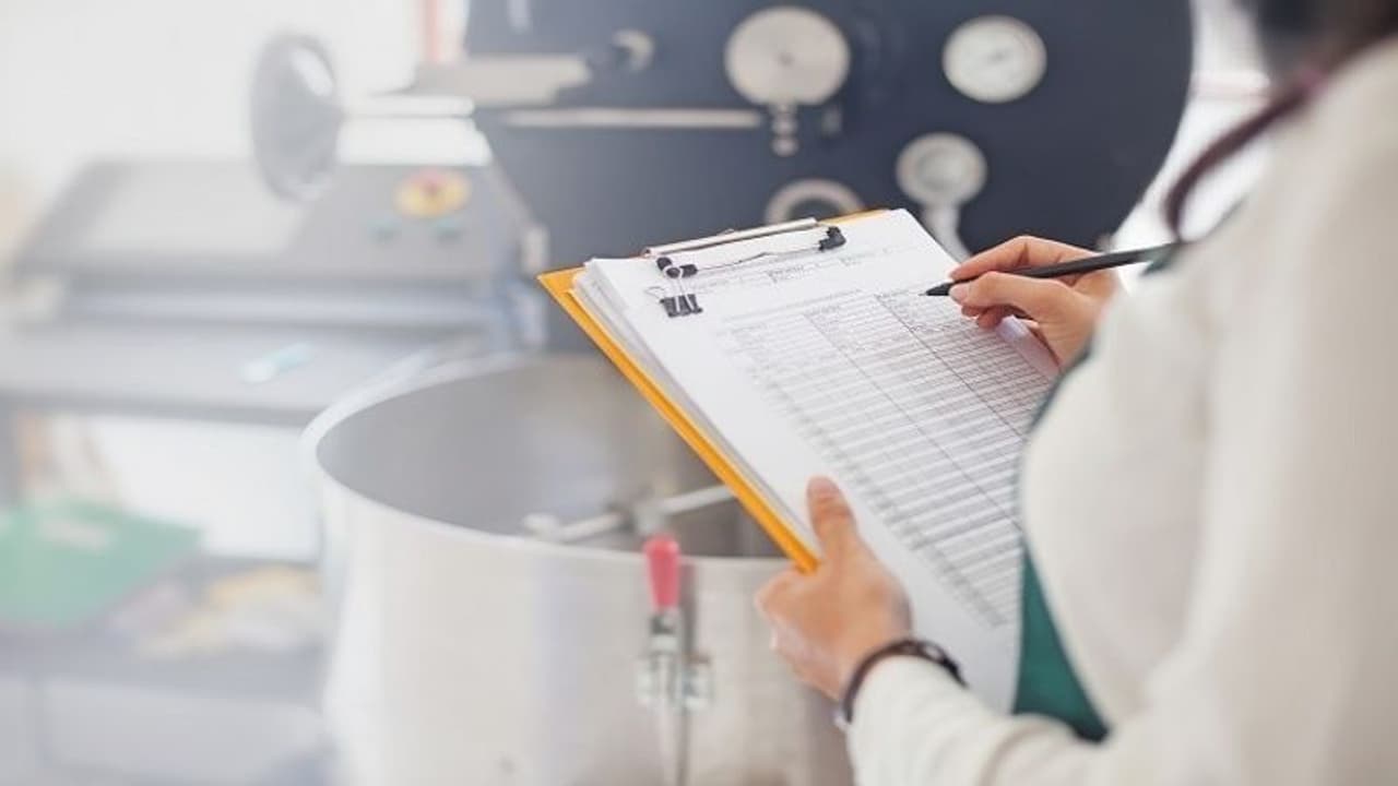 'ഫുഡ് സേഫ്റ്റി ഓഫീസർ' ഭക്ഷണം കഴിച്ചിട്ട് ചോദിച്ചത് ഗൂഗിൾ പേയിൽ 10,000 രൂപ; ഹോട്ടലുടമ അതിലും മിടുക്കൻ