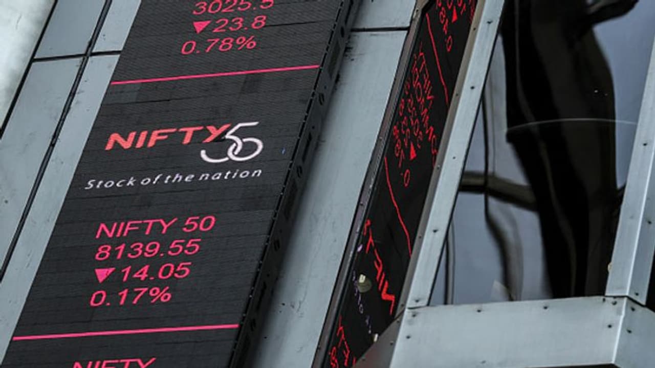 കേന്ദ്ര ബജറ്റ്: പ്രതീക്ഷയോടെ തുടങ്ങി സെന്സെക്സും നിഫ്റ്റിയും, സെന്സെക്സ് 40,000 ത്തിന് മുകളില് കേന്ദ്ര ബജറ്റ്: പ്രതീക്ഷയോടെ തുടങ്ങി സെന്സെക്സും നിഫ്റ്റിയും, സെന്സെക്സ് 40,000 ത്തിന് മുകളില്