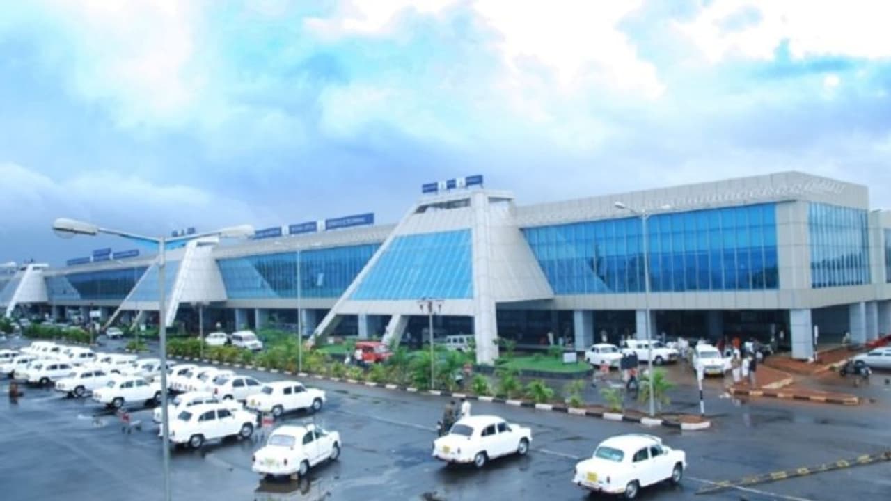 കരിപ്പൂരിൽ സ്വർണവേട്ട; ബ്ലൂടൂത്ത് സ്പീക്കറിന്റെ ബാറ്ററിക്കുള്ളില്‍ കടത്താൻ ശ്രമിച്ച 1600 ഗ്രാം സ്വർണം പിടികൂടി