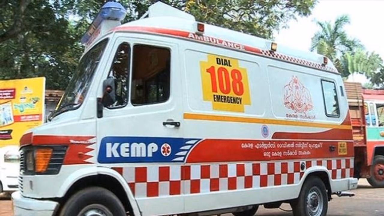 മദ്യലഹരിയിൽ അപകടം, ആംബുലൻസിൽ ആശുപത്രിയിലേക്ക്, പരിചരിച്ച ജീവനക്കാരിയെ മർദ്ദിച്ച് രോഗി രക്ഷപ്പെട്ടു മദ്യലഹരിയിൽ അപകടം, ആംബുലൻസിൽ ആശുപത്രിയിലേക്ക്, പരിചരിച്ച ജീവനക്കാരിയെ മർദ്ദിച്ച് രോഗി രക്ഷപ്പെട്ടു