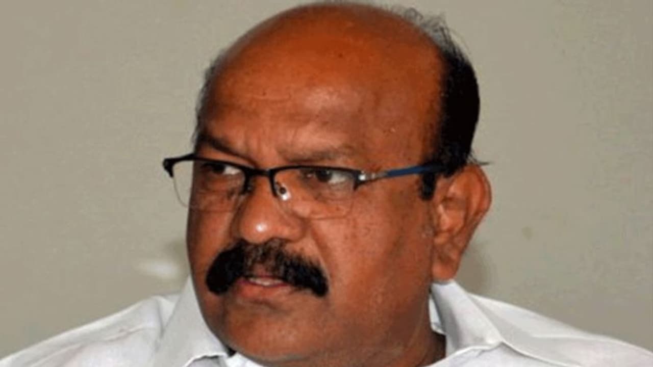 మీ వల్లే నా బిడ్డ ఫెయిలైంది: కాంగ్రెస్ నేతలపై బీజేపీ నేత ఫైర్ మీ వల్లే నా బిడ్డ ఫెయిలైంది: కాంగ్రెస్ నేతలపై బీజేపీ నేత ఫైర్