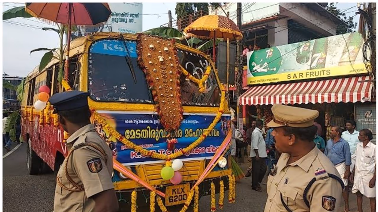 എഴുന്നള്ളിക്കാന് ഞങ്ങള്ക്ക് ആന വേണ്ട, 'ആനവണ്ടി' മതി; കൊട്ടാരക്കരക്കാര് വേറെ ലെവലാ! എഴുന്നള്ളിക്കാന് ഞങ്ങള്ക്ക് ആന വേണ്ട, 'ആനവണ്ടി' മതി; കൊട്ടാരക്കരക്കാര് വേറെ ലെവലാ!
