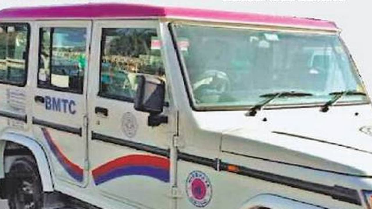 ಧೂಳು ಹಿಡಿಯುತ್ತಿವೆ ಪಿಂಕ್ ಸಾರಥಿಗಳು