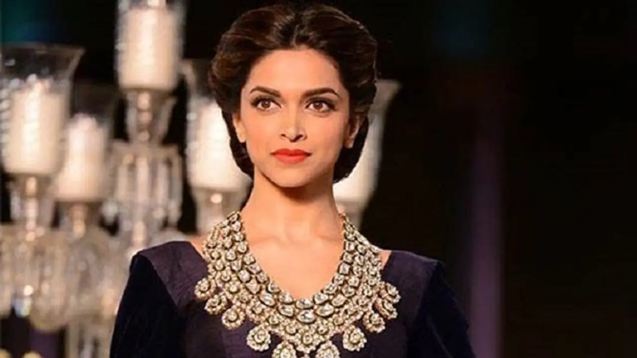 ಮಧ್ಯರಾತ್ರಿಲಿ, ಒಂಟಿ ರಸ್ತೆಲಿ ದೀಪಿಕಾ ಪಡುಕೋಣೆ ಸೈಕ್ಲಿಂಗ್! ಮಧ್ಯರಾತ್ರಿಲಿ, ಒಂಟಿ ರಸ್ತೆಲಿ ದೀಪಿಕಾ ಪಡುಕೋಣೆ ಸೈಕ್ಲಿಂಗ್!