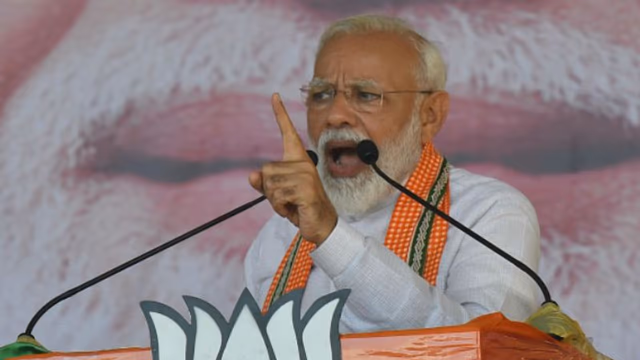 Modi turns 'Hua to Hua' into political RDX to hit out at 'naamdar chief', at Rohtak