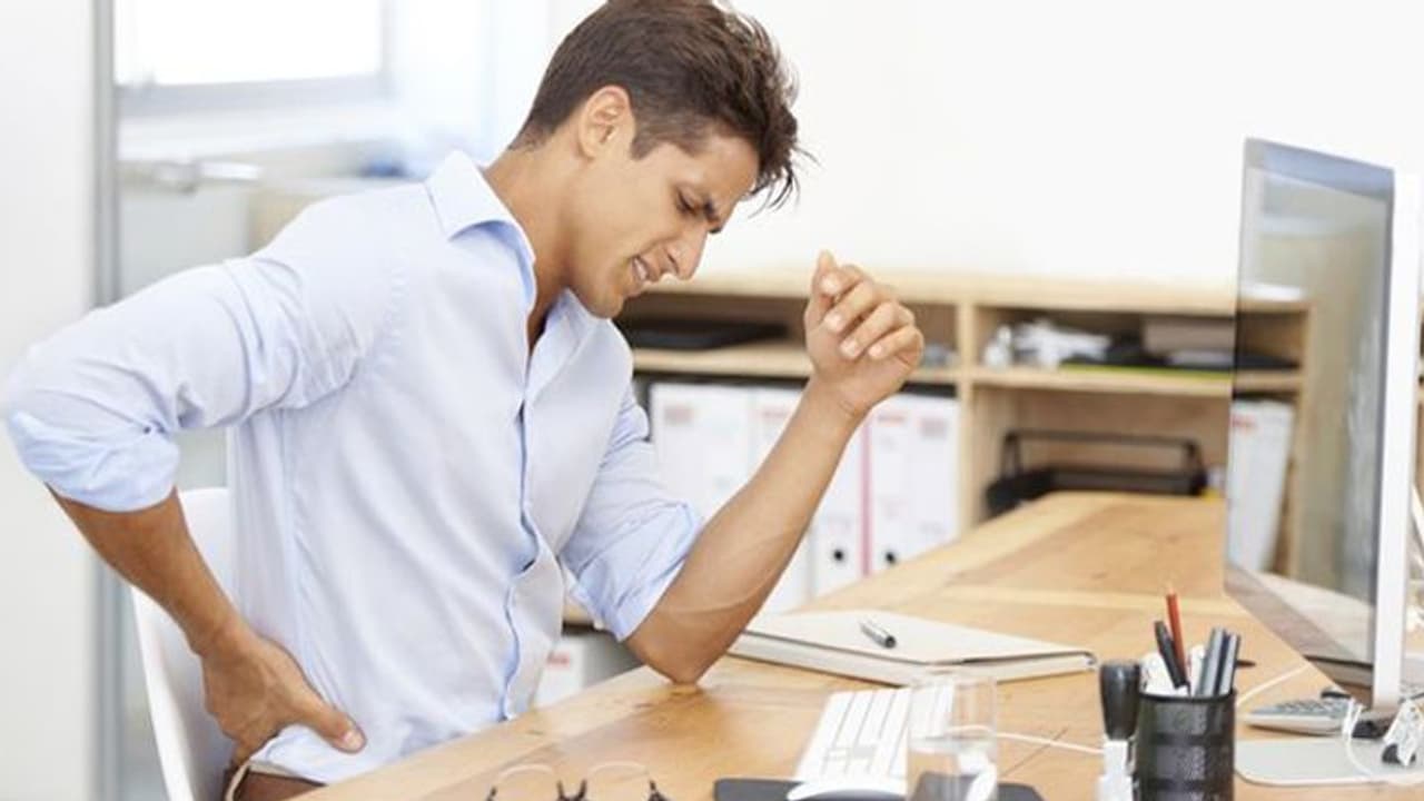 ദീർഘനേരം ഇരുന്നുള്ള ജോലി നല്ലതല്ല; കാരണം...