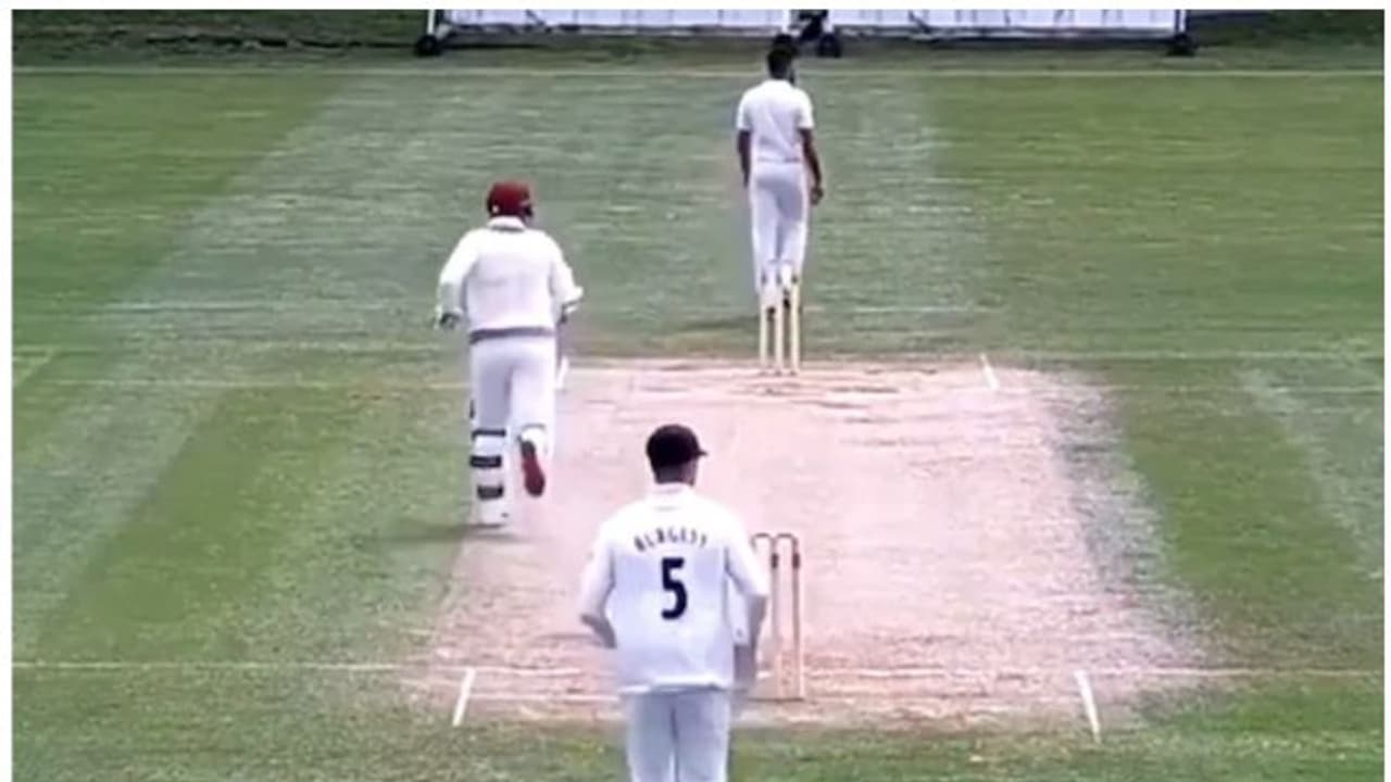 ക്രിക്കറ്റ് ചരിത്രത്തിലെ ആനമണ്ടത്തരം; ഇംഗ്ലീഷ് താരത്തിന് സംഭവിച്ചത്! വീഡിയോ ക്രിക്കറ്റ് ചരിത്രത്തിലെ ആനമണ്ടത്തരം; ഇംഗ്ലീഷ് താരത്തിന് സംഭവിച്ചത്! വീഡിയോ