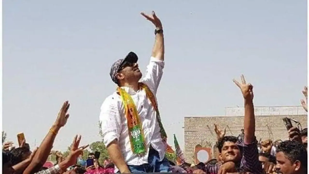 ಕಾರ್ಯಕ್ರಮಕ್ಕೆ ತಮ್ಮ ಪರ ಪ್ರತಿನಿಧಿ ನೇಮಿಸಿದ ಸನ್ನಿ ಡಿಯೋಲ್: ವಿವಾದ ಕಾರ್ಯಕ್ರಮಕ್ಕೆ ತಮ್ಮ ಪರ ಪ್ರತಿನಿಧಿ ನೇಮಿಸಿದ ಸನ್ನಿ ಡಿಯೋಲ್: ವಿವಾದ