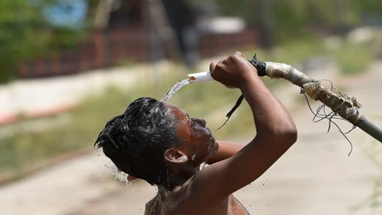 ধেয়ে আসছে বৃষ্টি, কতক্ষণে হাসবে কলকাতা ধেয়ে আসছে বৃষ্টি, কতক্ষণে হাসবে কলকাতা