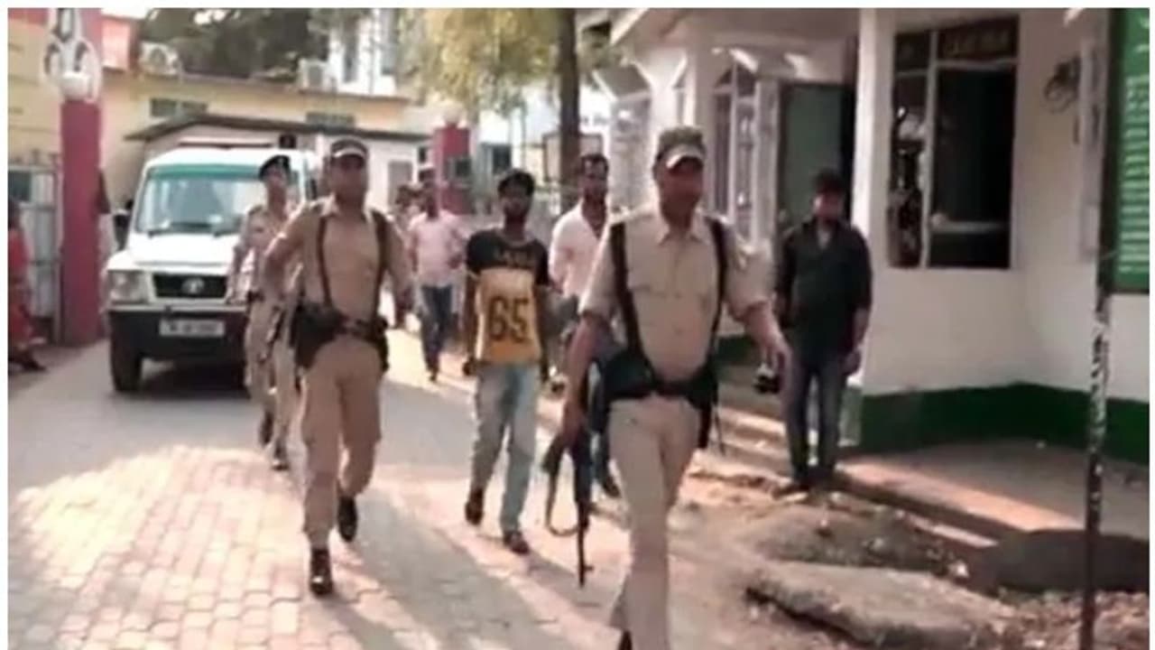 അസമില് വര്ഗീയ ലഹള; നിരോധനാജ്ഞ പ്രഖ്യാപിച്ചു അസമില് വര്ഗീയ ലഹള; നിരോധനാജ്ഞ പ്രഖ്യാപിച്ചു