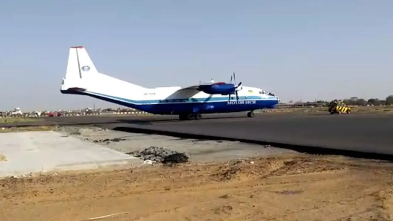 വ്യോമപാത തെറ്റിച്ച് പറന്നു; പാക്കിസ്ഥാനിൽ നിന്നുള്ള കാർഗോ വിമാനത്തെ ജയ്പൂരിൽ ഇറക്കിപ്പിച്ചു വ്യോമപാത തെറ്റിച്ച് പറന്നു; പാക്കിസ്ഥാനിൽ നിന്നുള്ള കാർഗോ വിമാനത്തെ ജയ്പൂരിൽ ഇറക്കിപ്പിച്ചു