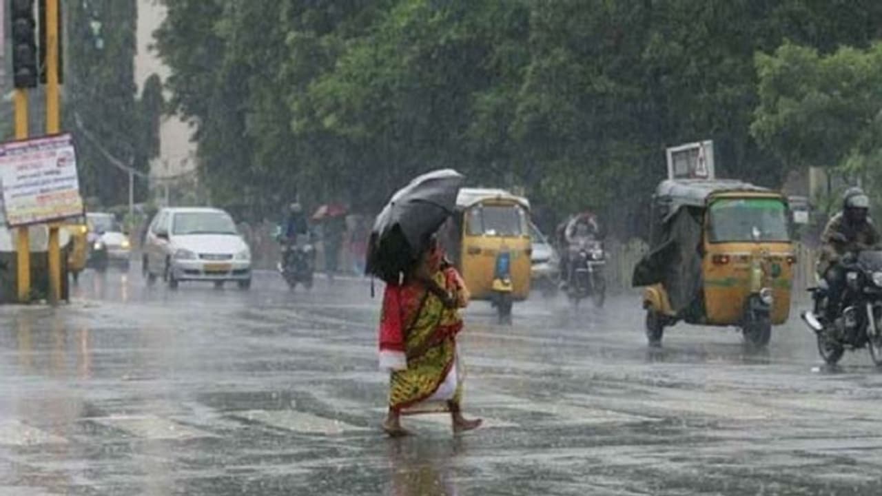 ಬೆಂಗಳೂರಿಗರೇ ಎಚ್ಚರ : ಇನ್ನು ಎರಡು ದಿನ ಭಾರಿ ಮಳೆ ಬೆಂಗಳೂರಿಗರೇ ಎಚ್ಚರ : ಇನ್ನು ಎರಡು ದಿನ ಭಾರಿ ಮಳೆ
