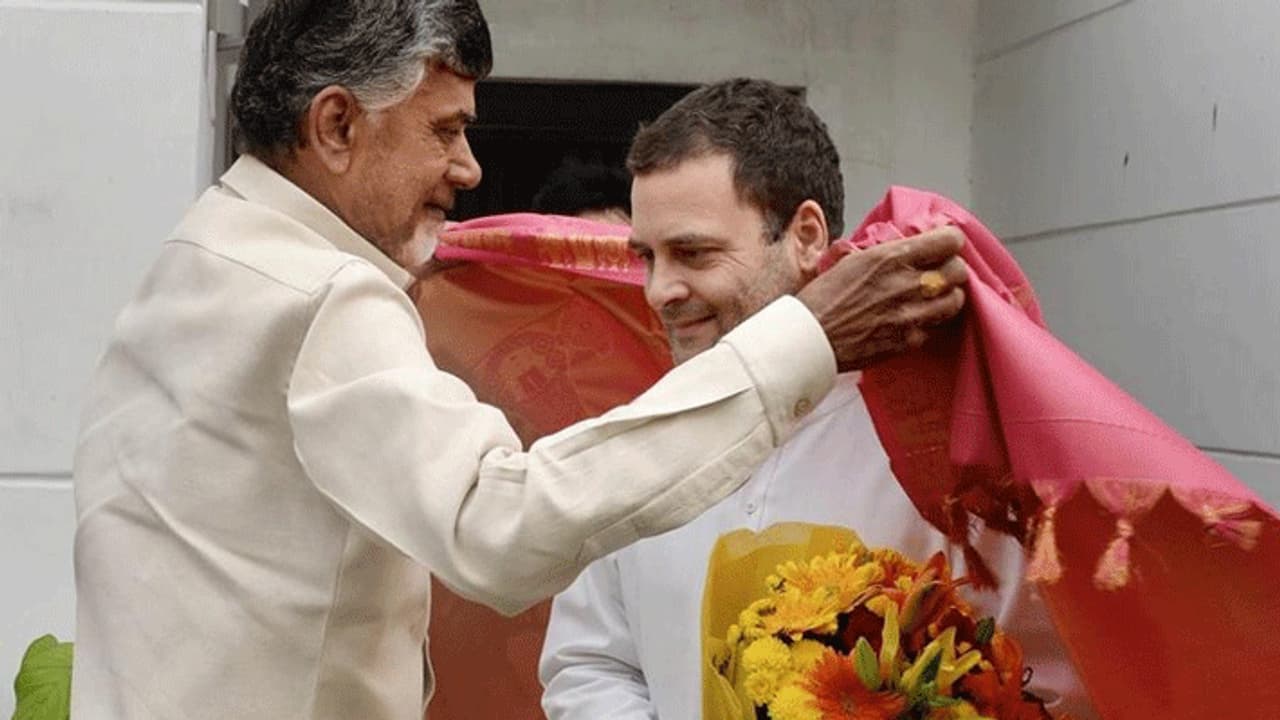 মমতার ভূমিকাতেই চন্দ্রবাবু, ভোটের ফলের আগেই বিরোধী জোটের ব্যস্ততা তুঙ্গে মমতার ভূমিকাতেই চন্দ্রবাবু, ভোটের ফলের আগেই বিরোধী জোটের ব্যস্ততা তুঙ্গে