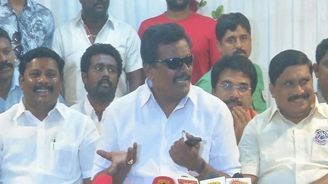 லீக் ஆகிருந்தா ரூ.2000 கொடுத்திருக்கமாட்டோம்.. எங்களுக்கு கிறுக்கா பிடிச்சிருக்கு.. எடப்பாடியை மடக்கிய தங்கம் லீக் ஆகிருந்தா ரூ.2000 கொடுத்திருக்கமாட்டோம்.. எங்களுக்கு கிறுக்கா பிடிச்சிருக்கு.. எடப்பாடியை மடக்கிய தங்கம்