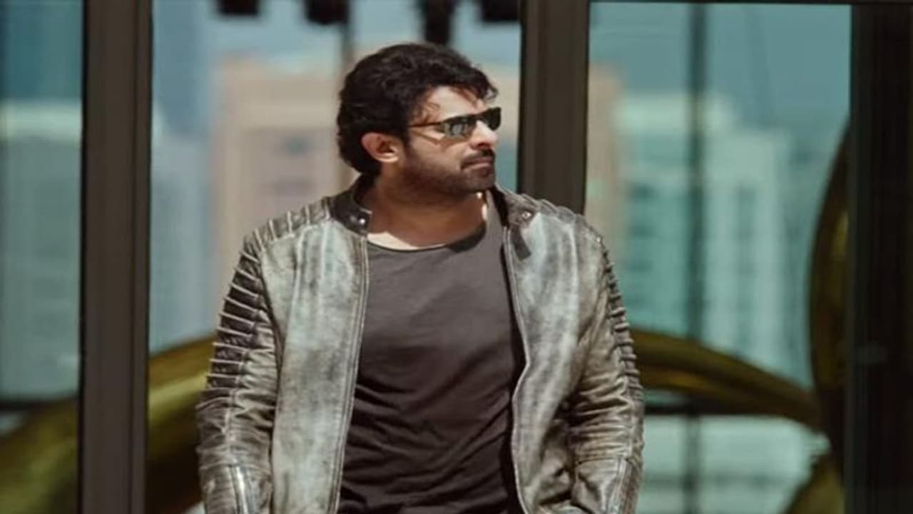 ధూమ్ 4: ప్రభాస్ గురించి క్రేజీ న్యూస్.. మరింత ఘాటుగా! ధూమ్ 4: ప్రభాస్ గురించి క్రేజీ న్యూస్.. మరింత ఘాటుగా!