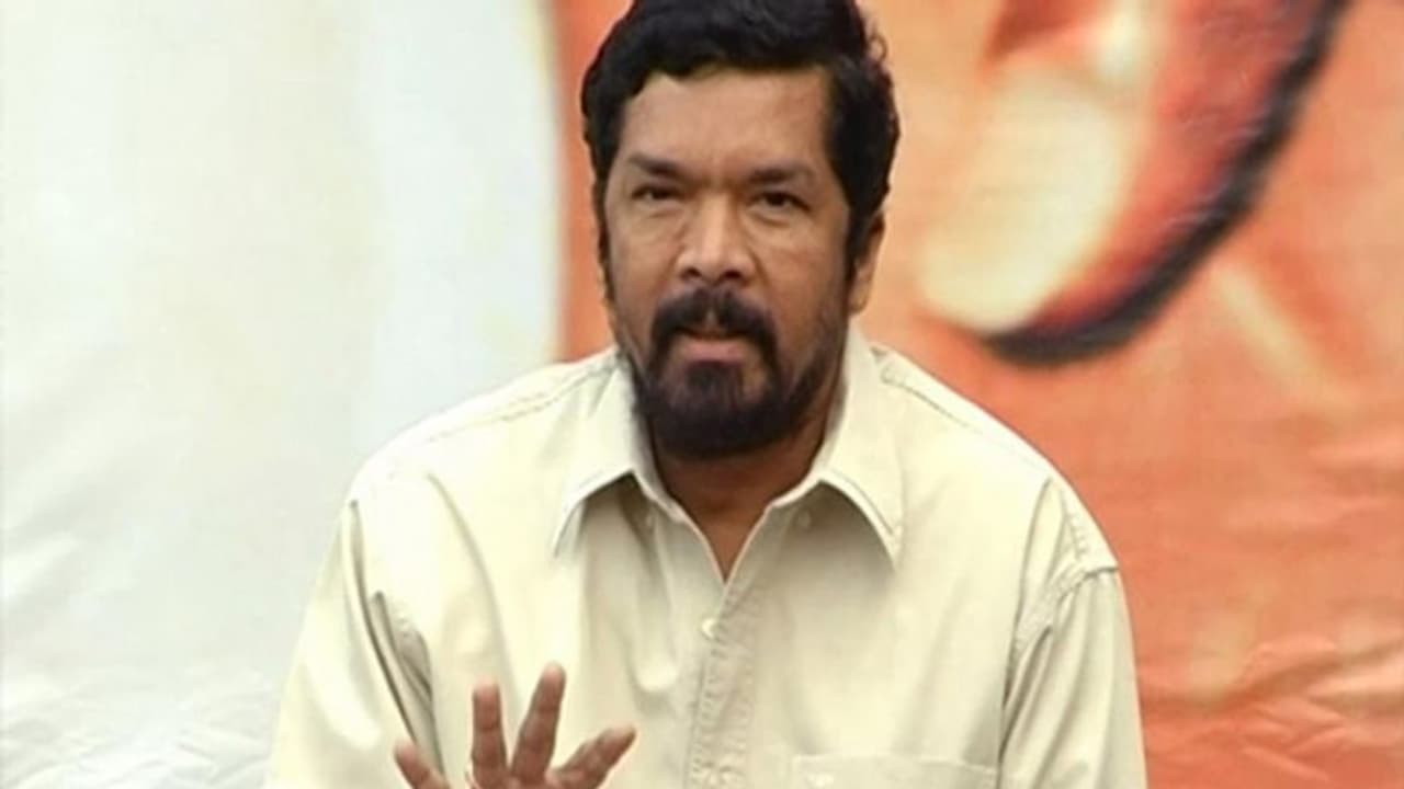 పోసాని కృష్ణ మురళి ఇంటిపై రాళ్ల దాడి: పోలీసుల దర్యాప్తు