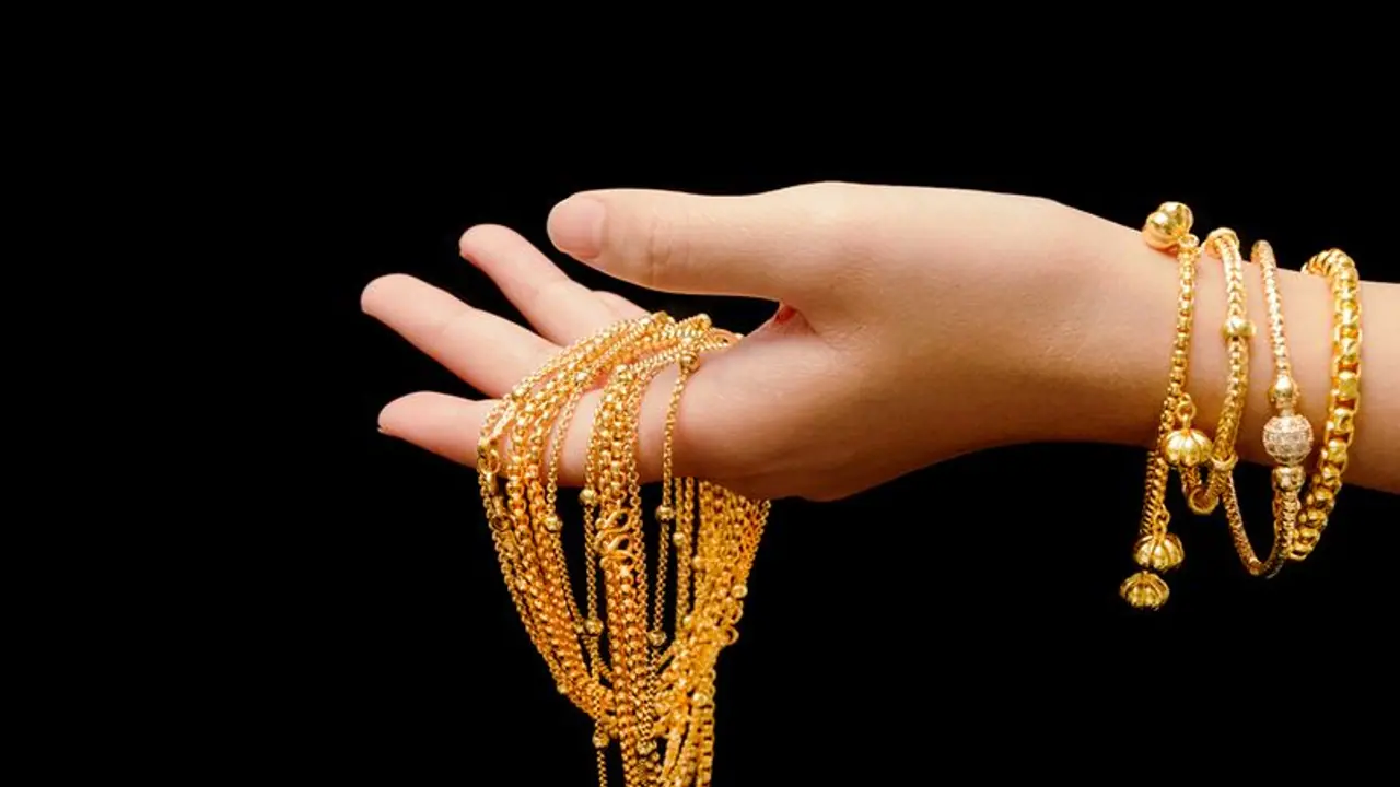 ಶುಭಸುದ್ದಿ: ಚಿನ್ನ, ಬೆಳ್ಳಿ ಬೆಲೆಯಲ್ಲಿ ಇಳಿಕೆ! ಶುಭಸುದ್ದಿ: ಚಿನ್ನ, ಬೆಳ್ಳಿ ಬೆಲೆಯಲ್ಲಿ ಇಳಿಕೆ!