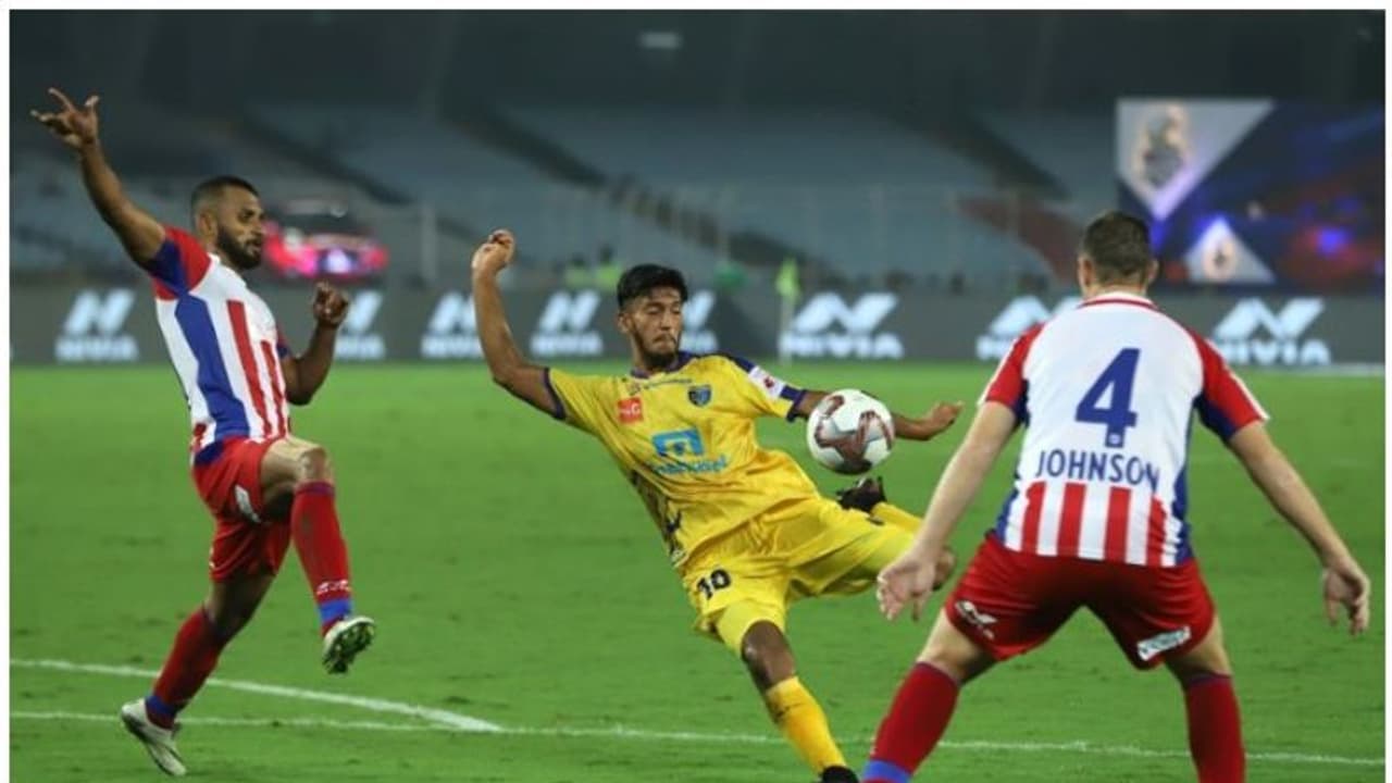 സഹല് ഇന്നും ആദ്യ ഇലവനില് ഉണ്ടാകില്ല? കേരള ബ്ലാസ്റ്റേഴ്സിന്റെ സാധ്യത ടീം ഇങ്ങനെ സഹല് ഇന്നും ആദ്യ ഇലവനില് ഉണ്ടാകില്ല? കേരള ബ്ലാസ്റ്റേഴ്സിന്റെ സാധ്യത ടീം ഇങ്ങനെ