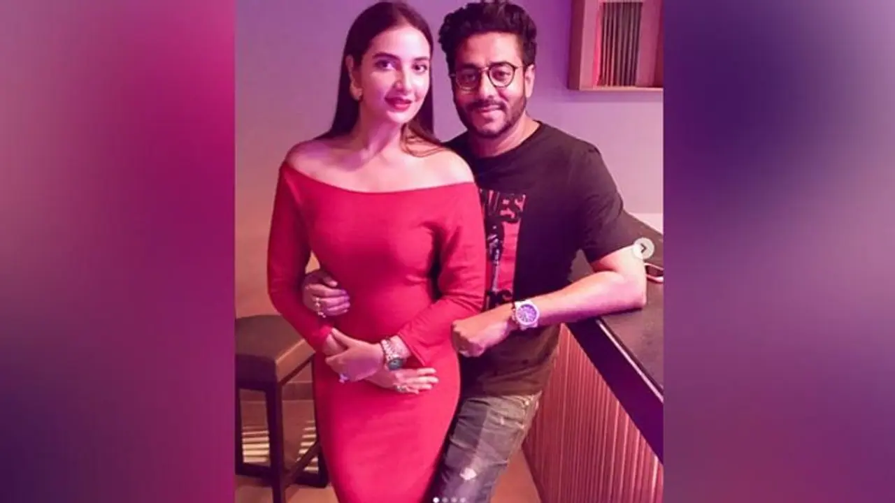 'বাবাই দা' ও 'মিহুল' এর প্রেম কাহিনি, শ্যুটিং ফ্লোর থেকে ছবি শেয়ার করলেন রাজ চক্রবর্তী 'বাবাই দা' ও 'মিহুল' এর প্রেম কাহিনি, শ্যুটিং ফ্লোর থেকে ছবি শেয়ার করলেন রাজ চক্রবর্তী