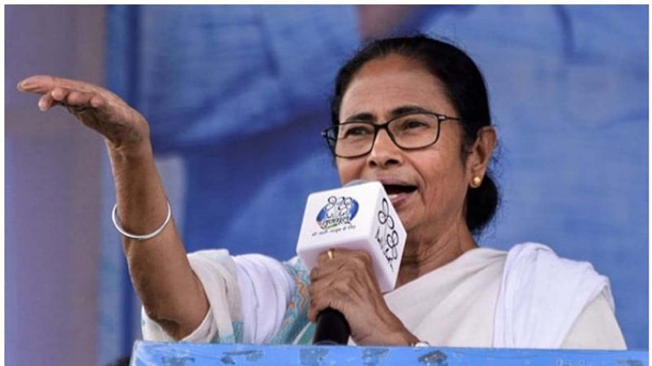 'నన్ను క్షమించండి': రాష్ట్రపతి ముర్ముకి బెంగాల్ సీఎం మమతా బెనర్జీ క్షమాపణలు