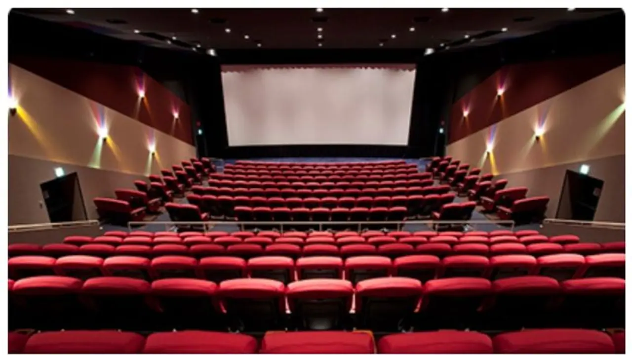 ദേശീയഗാനം ആലപിച്ചപ്പോൾ എഴുന്നേറ്റില്ല; സിനിമ തിയറ്ററിൽ യുവാവിന് ക്രൂരമർദ്ദനം, ഒടുവിൽ അറസ്റ്റും ദേശീയഗാനം ആലപിച്ചപ്പോൾ എഴുന്നേറ്റില്ല; സിനിമ തിയറ്ററിൽ യുവാവിന് ക്രൂരമർദ്ദനം, ഒടുവിൽ അറസ്റ്റും