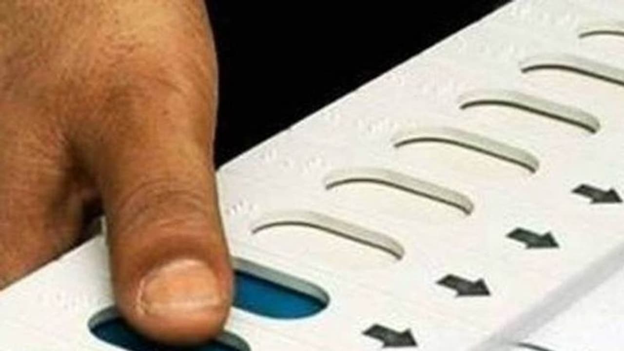 Elitist New Delhi gives two hoots to democracy Elitist New Delhi gives two hoots to democracy