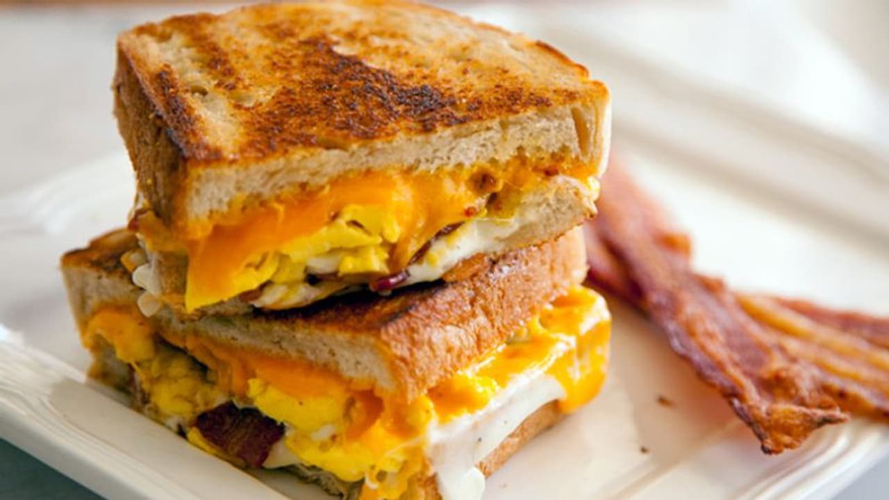 സൺഡേ സ്പെഷ്യൽ; എഗ് സാൻവിച്ച് തയ്യാറാക്കാം സൺഡേ സ്പെഷ്യൽ; എഗ് സാൻവിച്ച് തയ്യാറാക്കാം