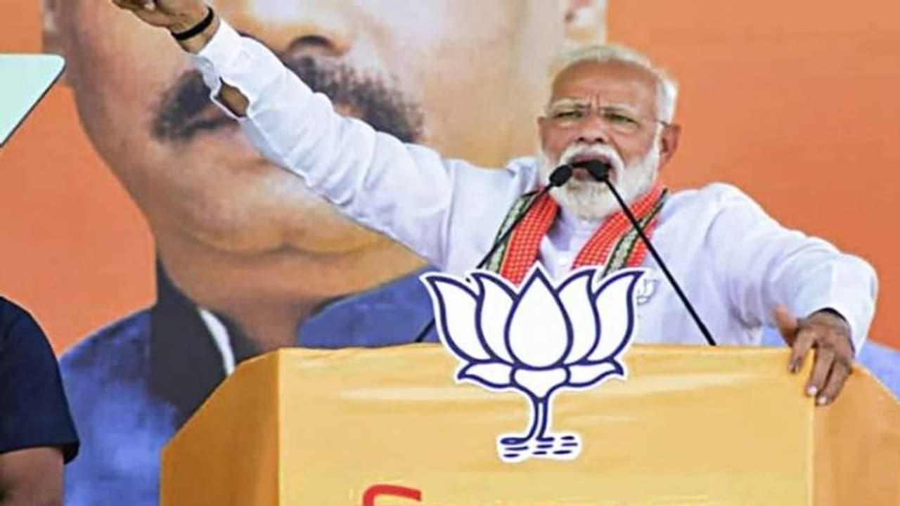 തീവ്രവാദികളെ കൊല്ലുന്നതിന് മുമ്പ് സൈന്യം തെരഞ്ഞെടുപ്പ് കമ്മീഷന്റെ അനുവാദം തേടണോ?: പ്രധാനമന്ത്രി തീവ്രവാദികളെ കൊല്ലുന്നതിന് മുമ്പ് സൈന്യം തെരഞ്ഞെടുപ്പ് കമ്മീഷന്റെ അനുവാദം തേടണോ?: പ്രധാനമന്ത്രി