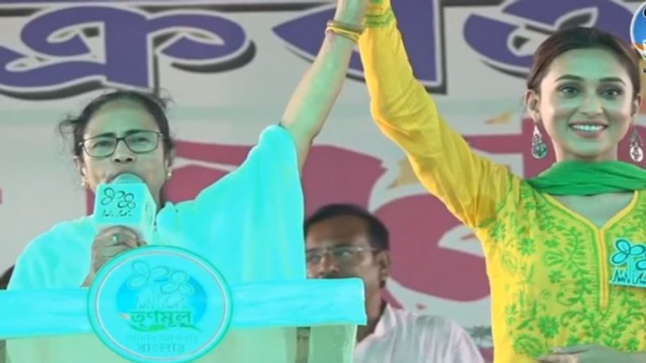 মিমিকে কেন প্রার্থী করলেন! প্রচারে গিয়ে সেই ফিরিস্তি দিলেন মুখ্যমন্ত্রী মিমিকে কেন প্রার্থী করলেন! প্রচারে গিয়ে সেই ফিরিস্তি দিলেন মুখ্যমন্ত্রী