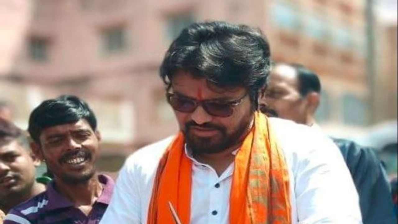 ಬಂಗಾಳ ಸಂಸದರ ಪ್ರಮಾಣವಚನ: ಸದನದಲ್ಲಿ ಮೊಳಗಿದ ಜೈ ಶ್ರೀರಾಮ ಘೋಷಣೆ! ಬಂಗಾಳ ಸಂಸದರ ಪ್ರಮಾಣವಚನ: ಸದನದಲ್ಲಿ ಮೊಳಗಿದ ಜೈ ಶ್ರೀರಾಮ ಘೋಷಣೆ!