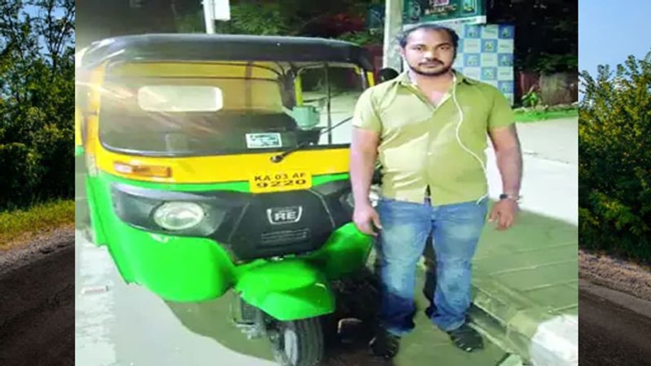 വറ്റാത്ത നന്മ: പ്രസവിച്ചയുടനെ കുഞ്ഞിനെ ഉപേക്ഷിച്ച് അമ്മ കടന്നു കളഞ്ഞു, ആ കുഞ്ഞിന് 18 ദിവസം കാവലായ ഒരു ഓട്ടോ ഡ്രൈവര് വറ്റാത്ത നന്മ: പ്രസവിച്ചയുടനെ കുഞ്ഞിനെ ഉപേക്ഷിച്ച് അമ്മ കടന്നു കളഞ്ഞു, ആ കുഞ്ഞിന് 18 ദിവസം കാവലായ ഒരു ഓട്ടോ ഡ്രൈവര്