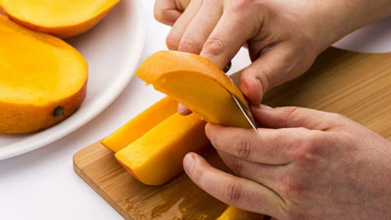  Health Tips: ಮಾವಿನ ಹಣ್ಣಿನ ಸಿಪ್ಪೆಯೂ ಬೇಕು ದೇಹಕ್ಕೆ, ವಿಷ ಇರಬಾರದು ಅಷ್ಟೆ!