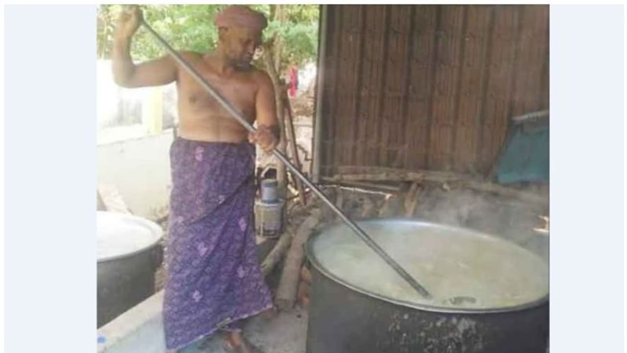 നോമ്പുകാലത്ത് സ്പെഷ്യല് നോമ്പ് കഞ്ഞിയുമായി അബ്ദുല് സമദ് നോമ്പുകാലത്ത് സ്പെഷ്യല് നോമ്പ് കഞ്ഞിയുമായി അബ്ദുല് സമദ്