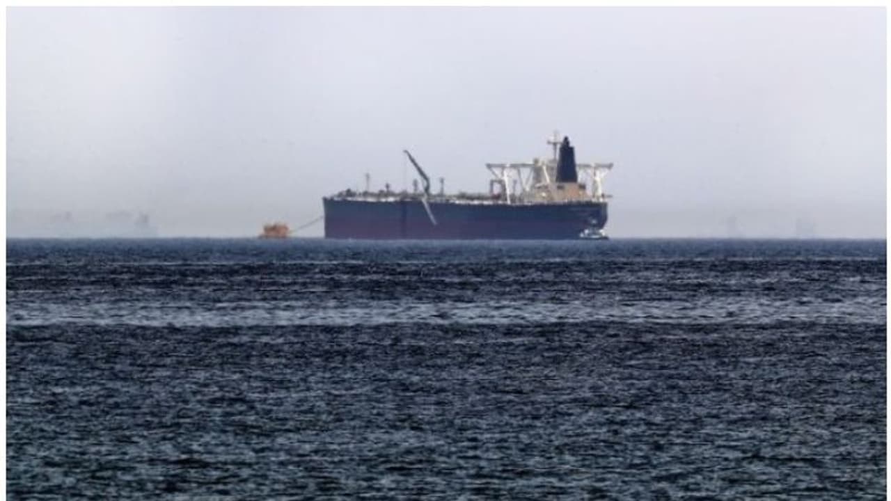 രണ്ട് കപ്പലുകൾ കണ്ണൂർ അഴീക്കലിലേക്ക്; ആശങ്കയോടെ നാട്ടുകാർ