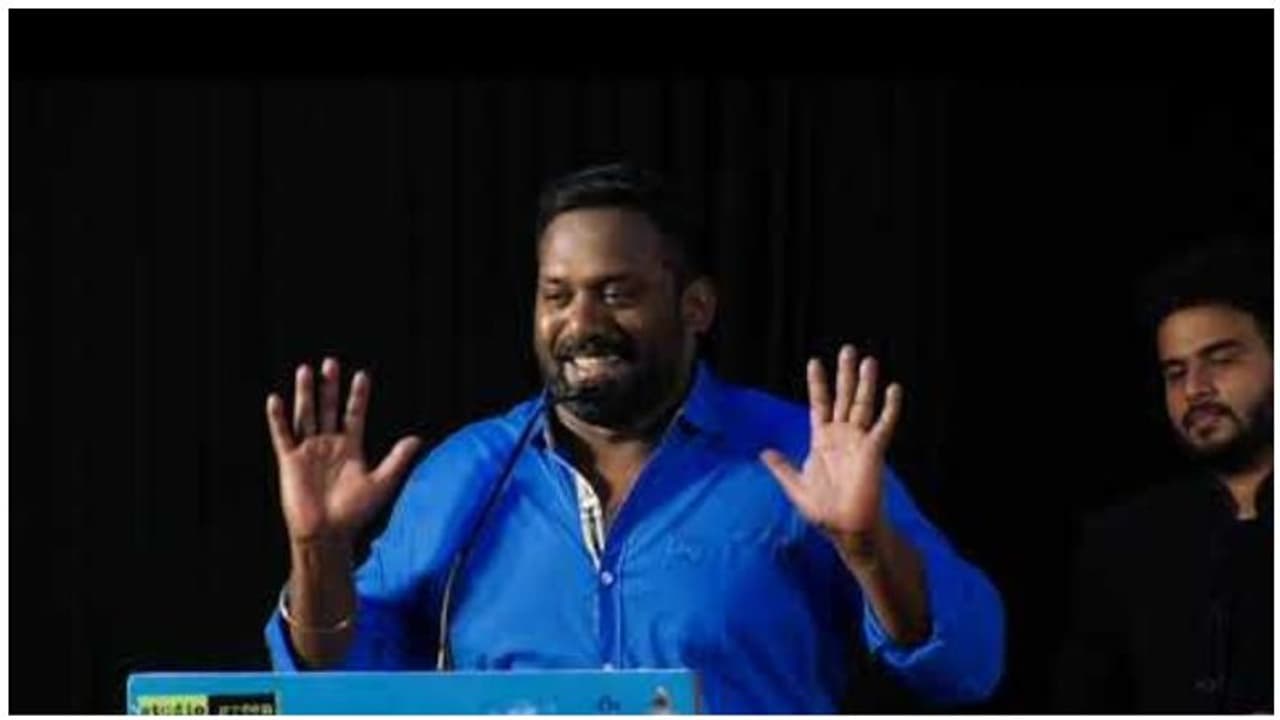 கவுண்டமணி டயலாக்கை எடுத்துவிட்டு ரஜினி அரசியலை நக்கலடித்த ரோபோ சங்கர்...“அரசியல்ல இதெல்லாம் சாதாரணமப்பா”...! கவுண்டமணி டயலாக்கை எடுத்துவிட்டு ரஜினி அரசியலை நக்கலடித்த ரோபோ சங்கர்...“அரசியல்ல இதெல்லாம் சாதாரணமப்பா”...!