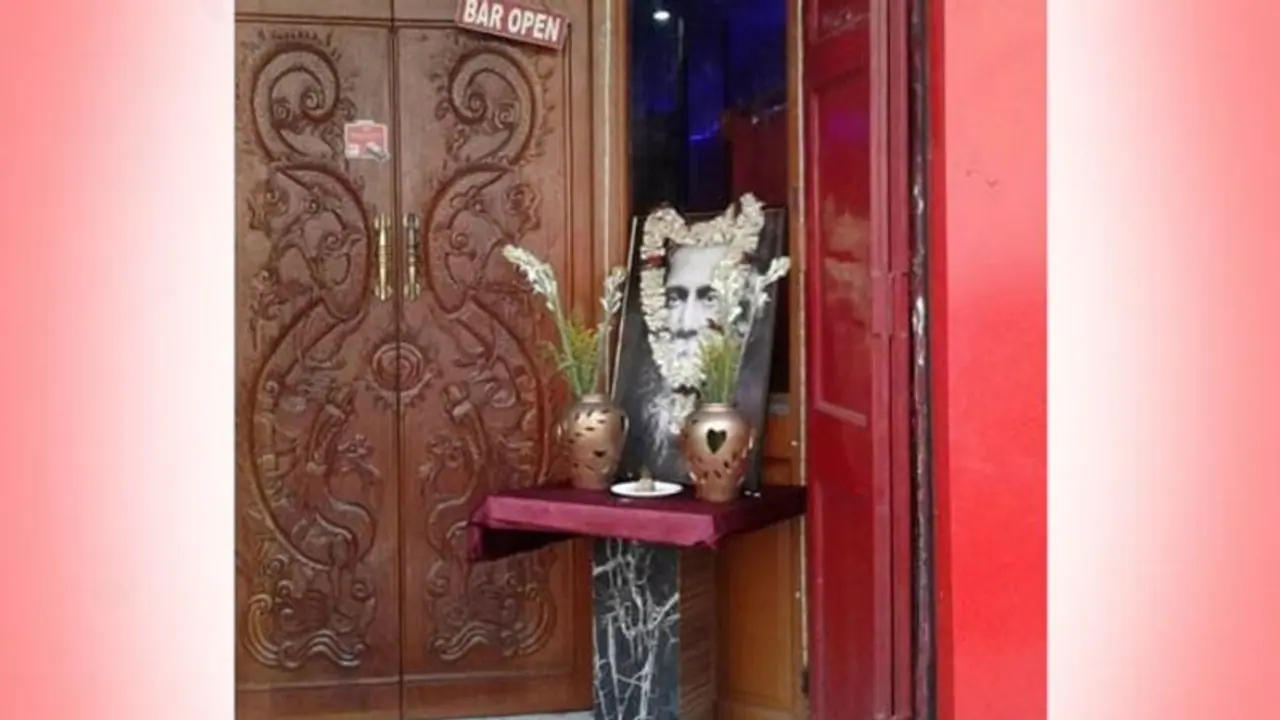 বারের দুয়ারে রবিপুজো, নেটদুনিয়ায় তর্ক, উত্তর দিলেন রবীন্দ্রনাথই বারের দুয়ারে রবিপুজো, নেটদুনিয়ায় তর্ক, উত্তর দিলেন রবীন্দ্রনাথই