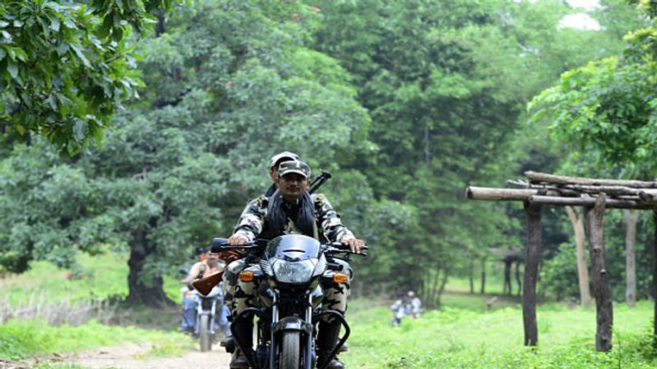 কাঠগড়ায় কেন্দ্রীয় বাহিনী, মমতার আপত্তির পরেই কমিশনে চিঠি রাজ্যের কাঠগড়ায় কেন্দ্রীয় বাহিনী, মমতার আপত্তির পরেই কমিশনে চিঠি রাজ্যের