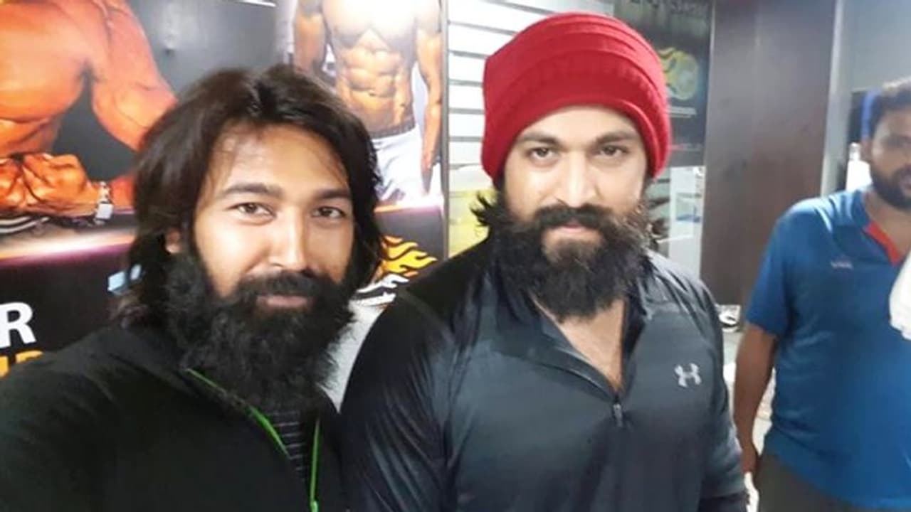 ಬೆಂಗಳೂರಲ್ಲೇ ಇದ್ದಾರೆ ರಾಕಿಂಗ್ ಸ್ಟಾರ್ ಯಶ್ ತದ್ರೂಪಿ! ಬೆಂಗಳೂರಲ್ಲೇ ಇದ್ದಾರೆ ರಾಕಿಂಗ್ ಸ್ಟಾರ್ ಯಶ್ ತದ್ರೂಪಿ!