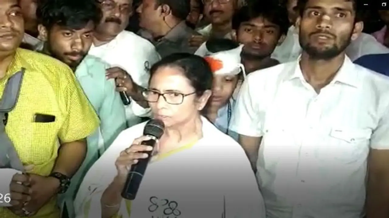 'সাহস ভালো, দুঃসাহস নয়', হুঙ্কার দিয়ে অমিত শাহ দের জবাব মমতার 'সাহস ভালো, দুঃসাহস নয়', হুঙ্কার দিয়ে অমিত শাহ দের জবাব মমতার