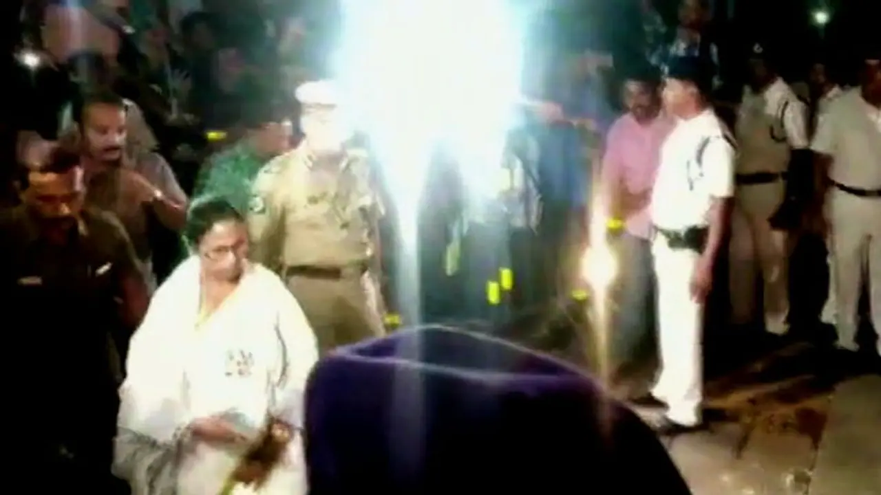 আটক শতাধিক! প্রকাশ হয়েছে সিপির ফেক বয়ান অভিযোগ মমতার আটক শতাধিক! প্রকাশ হয়েছে সিপির ফেক বয়ান অভিযোগ মমতার